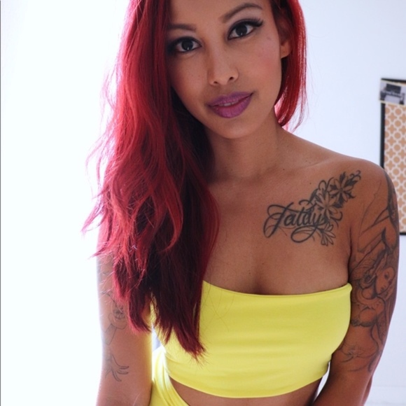 NEW Yellow High Slit Set - Picture 5 of 9